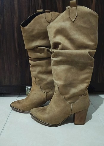 Bej Süet Kadın Bot