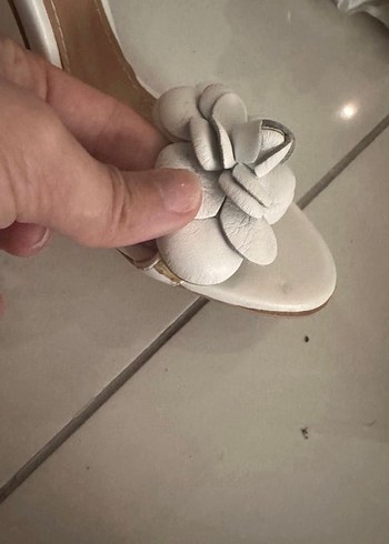 Beyaz Floral Detaylı İnce Topuklu Kadın Ayakkabı - Görsel 6