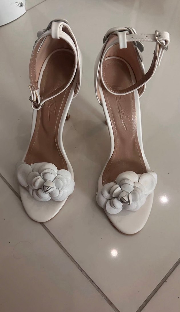 Beyaz Floral Detaylı İnce Topuklu Kadın Ayakkabı - Görsel 5