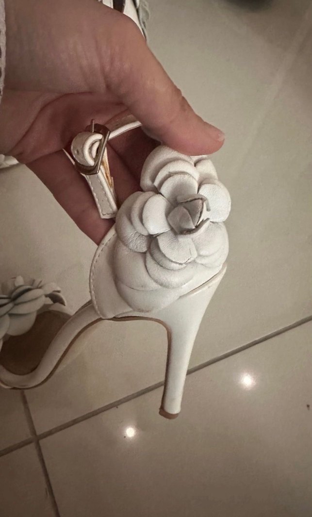 Beyaz Floral Detaylı İnce Topuklu Kadın Ayakkabı - Görsel 4