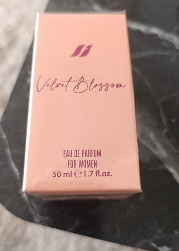 Velvet Blossom Kadın Parfümü 50 ml