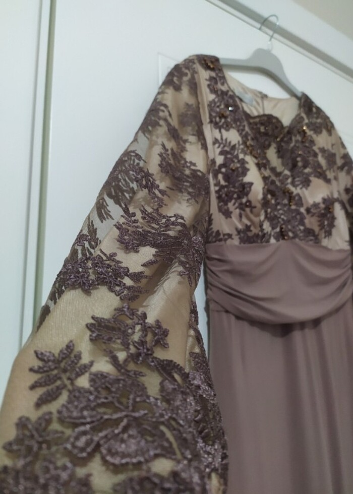 38 beden kuyruklu boncuk detaylı kahverengi elbise - Görsel 4