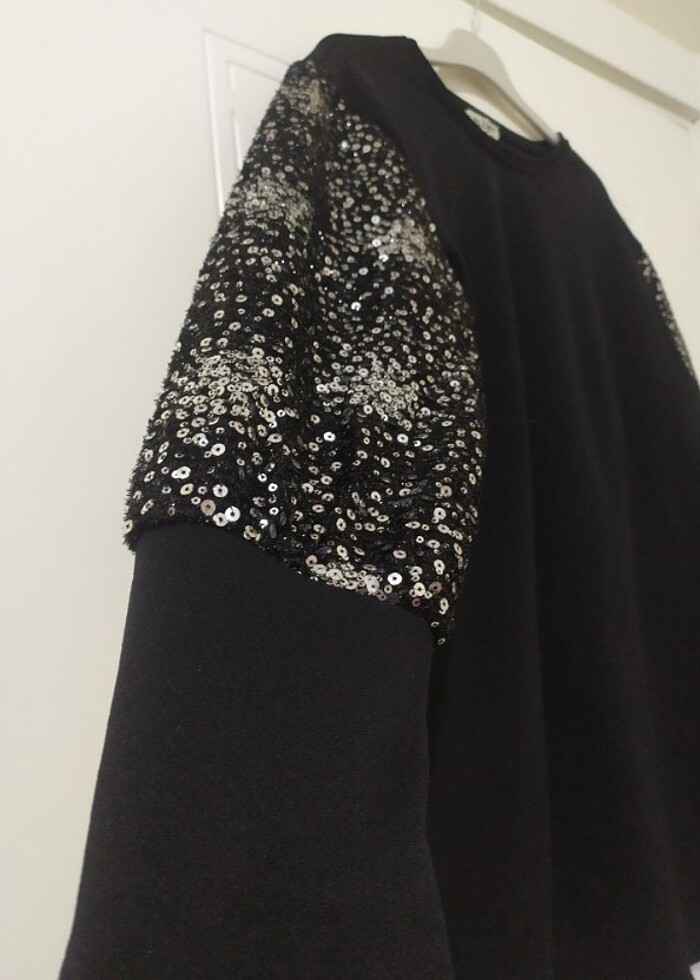 Kolları pullu bol kesim siyah tunik - Görsel 2