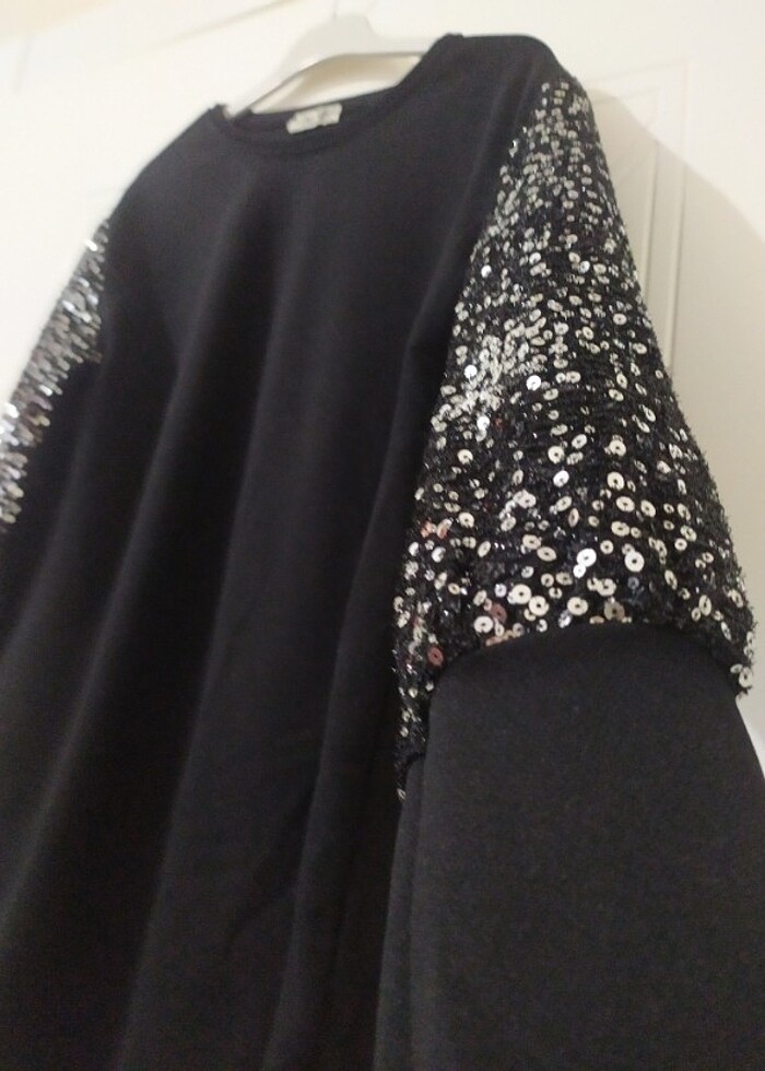 Kolları pullu bol kesim siyah tunik - Görsel 3