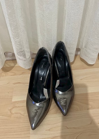 38 Beden Kadın Gri Metalik Stiletto Topuklu Ayakkabı