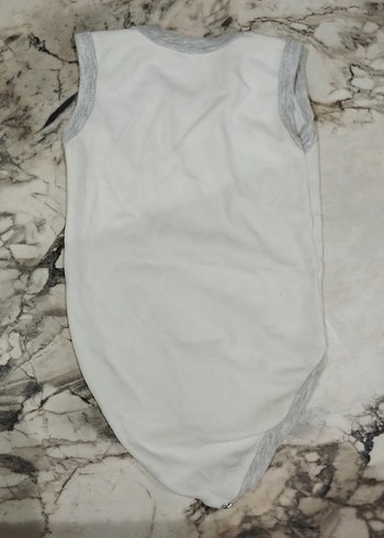 Gri Kenarlı Erkek Bebek Kolsuz Body - Görsel 2