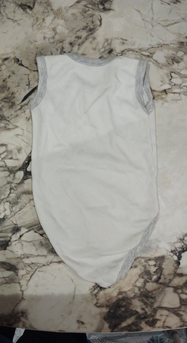 Gri Kenarlı Erkek Bebek Kolsuz Body - Görsel 2