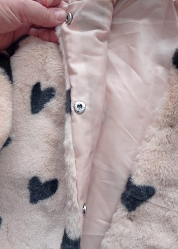 Kız Çocuk Pembe Kalp Desenli Kürklü Ceket - Görsel 4