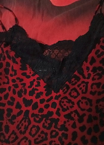 Dantel Detaylı Kırmızı Leopar Desenli V Yaka Kadın Atlet - Görsel 2