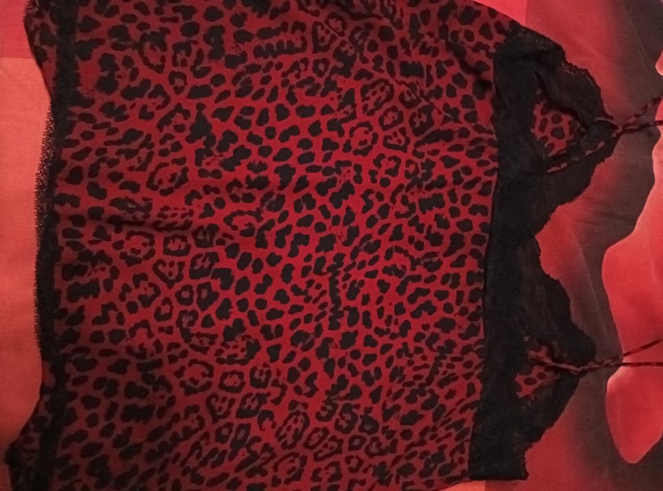 Dantel Detaylı Kırmızı Leopar Desenli V Yaka Kadın Atlet - Görsel 4