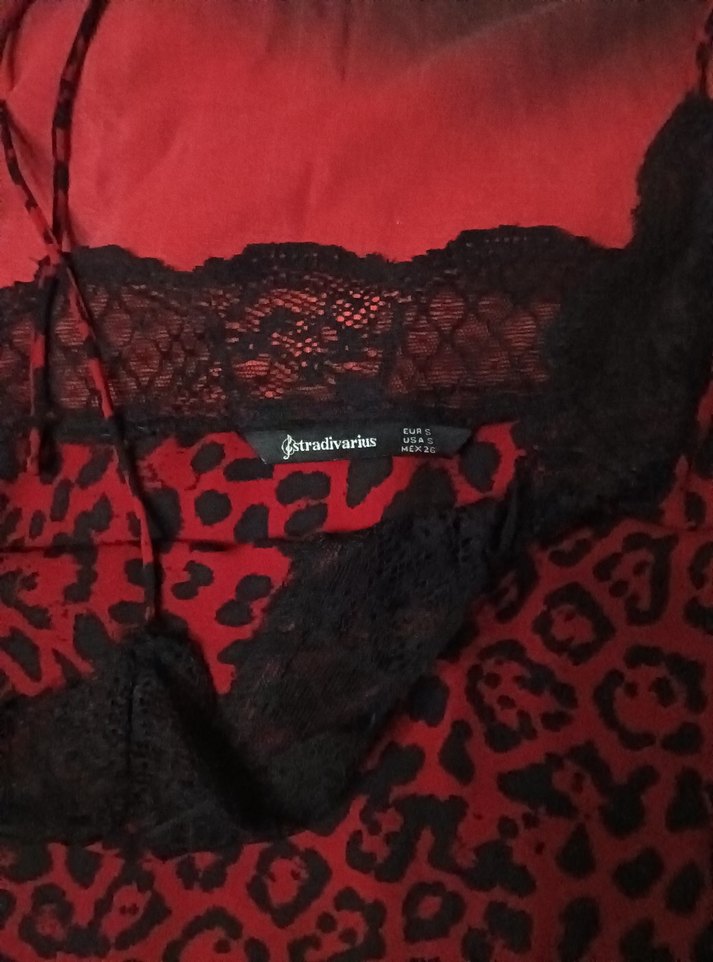 Dantel Detaylı Kırmızı Leopar Desenli V Yaka Kadın Atlet - Görsel 3