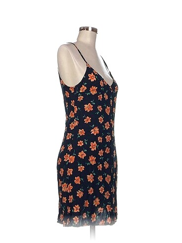 H&M H&M Kısa Elbise %70 İndirimli.
