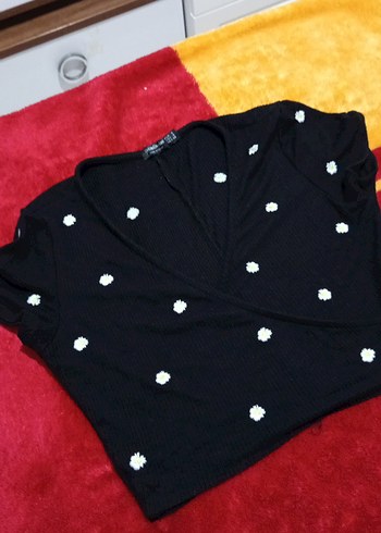 Düğmeli Siyah Nakışlı Mini Bluz