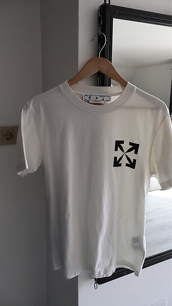 Off white Tshirt