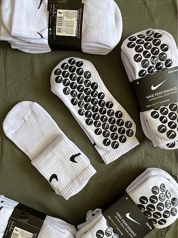 Nike Silikon Tabanlı Beyaz Çorap 2?li Set