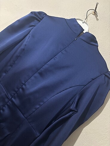 Mavi saten elbise - Görsel 5