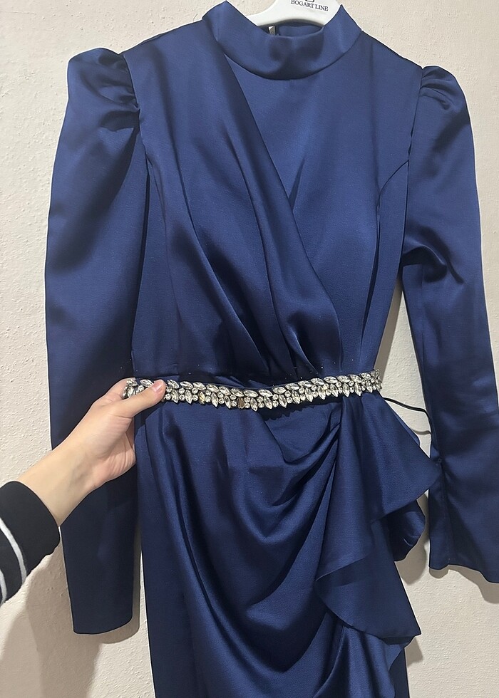 Mavi saten elbise - Görsel 2