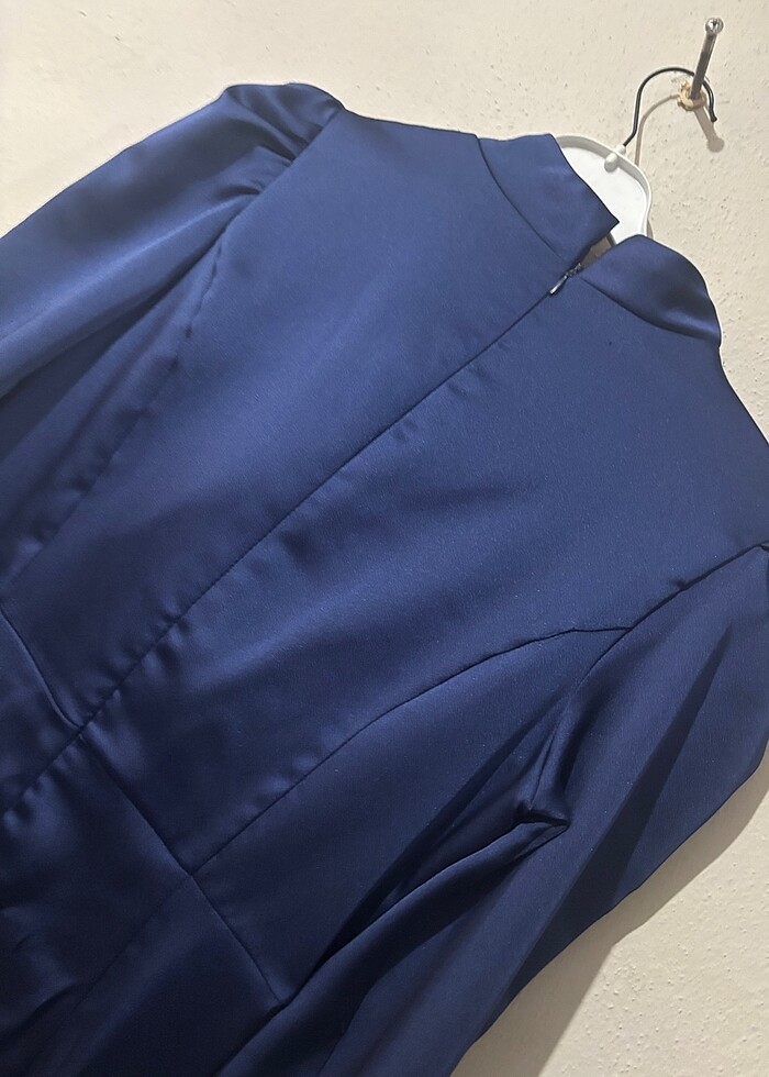 Mavi saten elbise - Görsel 5