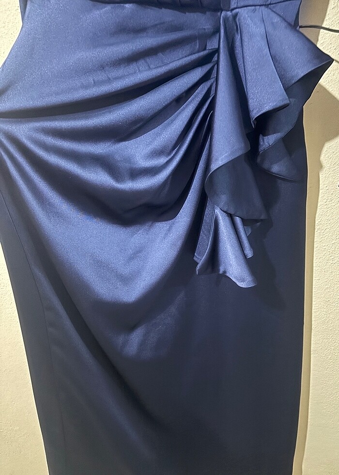 Mavi saten elbise - Görsel 4