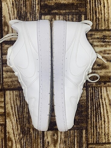 40 Beden Nike Court Borough Low Recraft