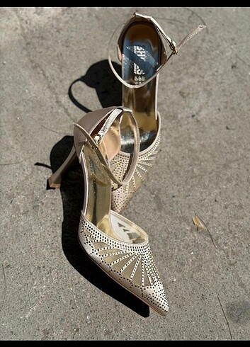 İnce Topuklu Taşlı Stiletto Dore 