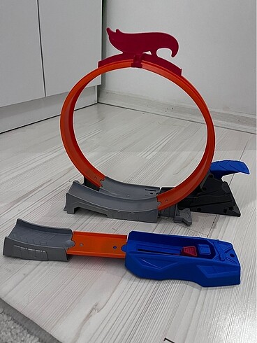 Beden HOTWHEELS araba yollar ve setler, 3 adet