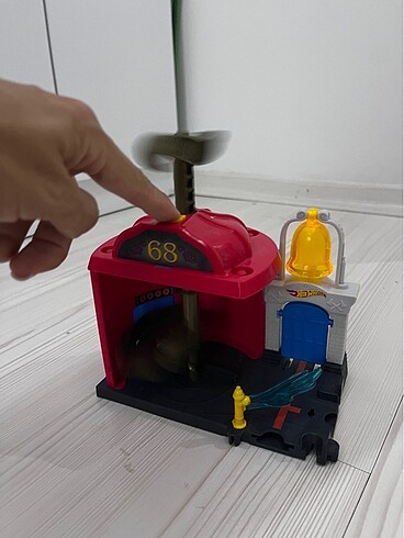 HOTWHEELS araba yollar ve setler, 3 adet