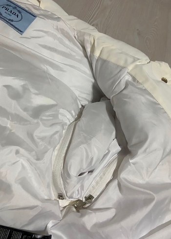 Prada Düğmeli Beyaz Kadın Kışlık mont - Görsel 4