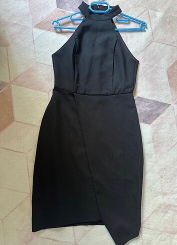 Siyah mini halter yaka elbise
