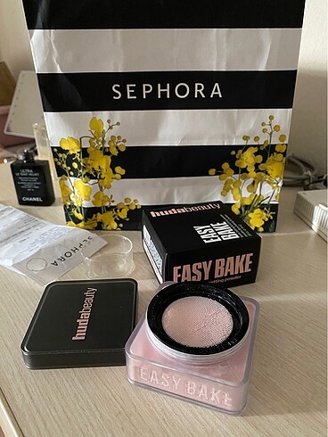 Huda beauty cherry blossom pudra