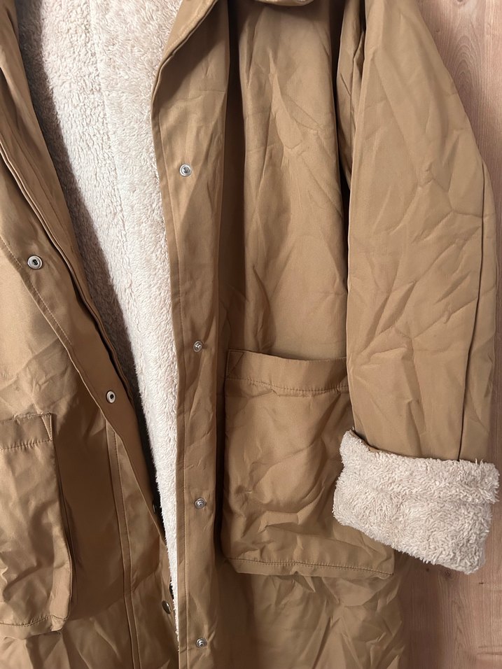 Bej Peluş Detaylı Mont - Görsel 3