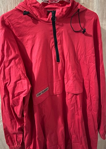 Kırmızı Kapüşonlu Kadın Yağmurluk - Görsel 2