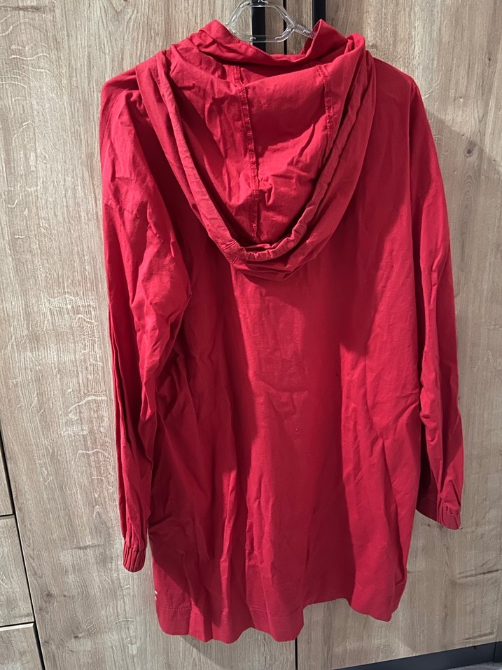 Kırmızı Kapüşonlu Kadın Yağmurluk - Görsel 4