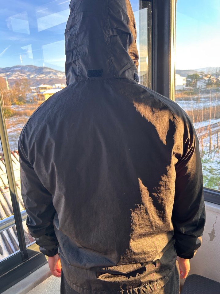 Nike Siyah Parlak Yüksek Yakalı Erkek Yağmurluk - Görsel 4