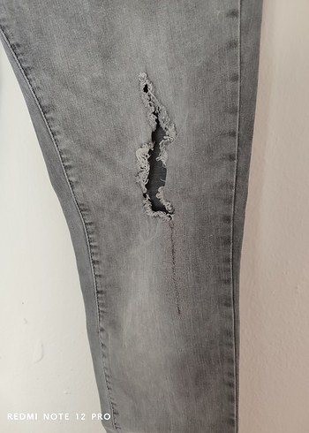 Gri Yırtıklı Kadın Jean - Görsel 6