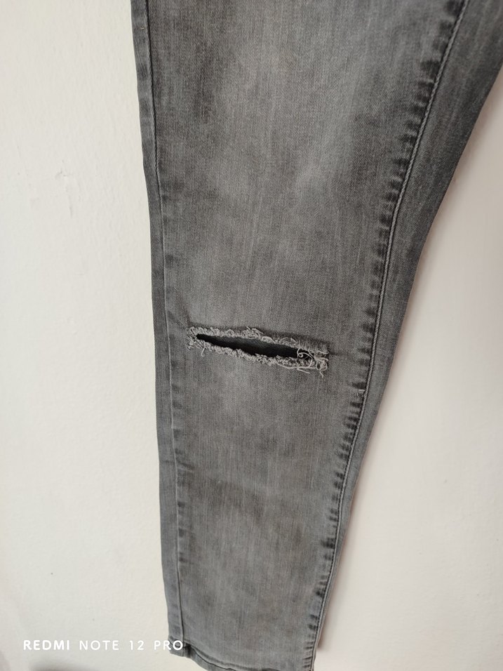 Gri Yırtıklı Kadın Jean - Görsel 5