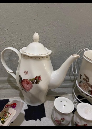 Beyaz Çiçek Desenli Porselen Çaydanlık Seti - Görsel 3