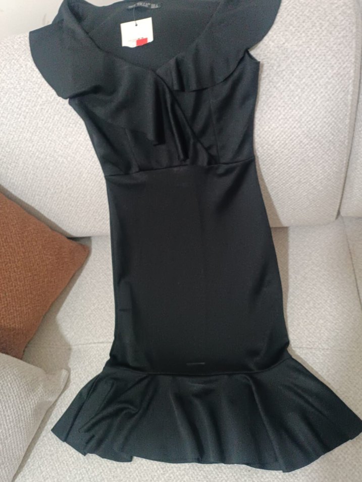 Siyah V Yaka Fırfırlı Midi Elbise - Görsel 4