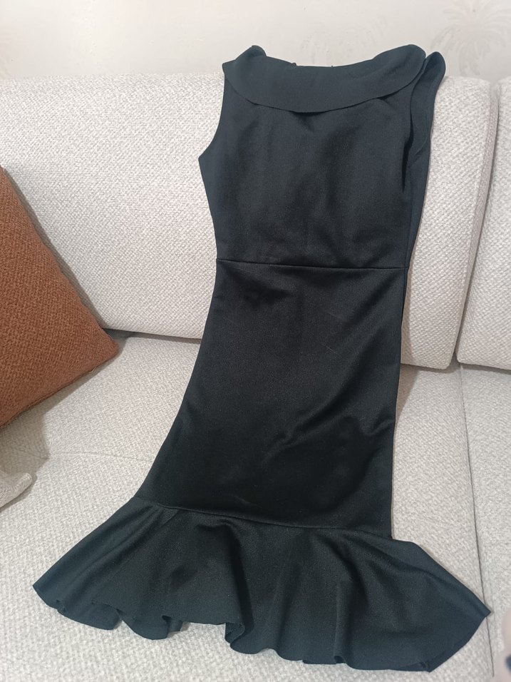 Siyah V Yaka Fırfırlı Midi Elbise - Görsel 5