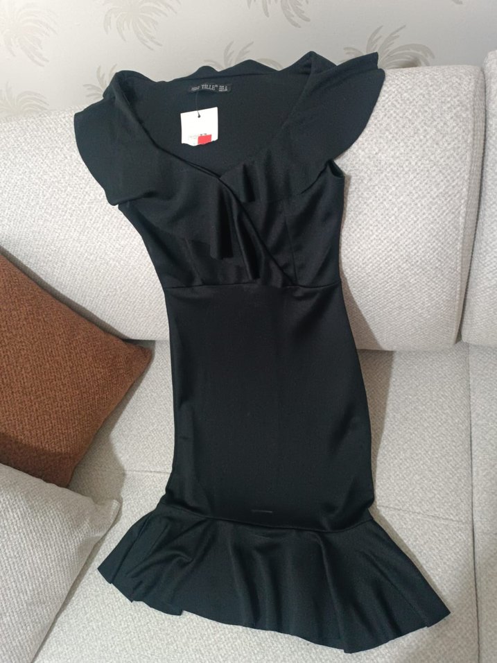 Siyah V Yaka Fırfırlı Midi Elbise - Görsel 2