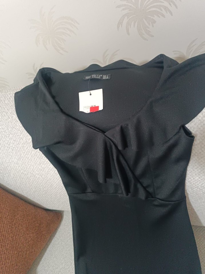 Siyah V Yaka Fırfırlı Midi Elbise - Görsel 3