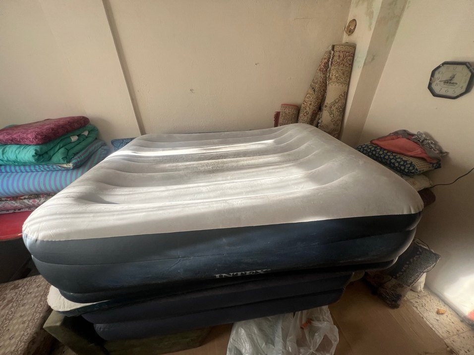 Beyaz Şişme Yatak - Görsel 3