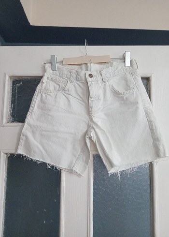 Beyaz Kadın Mini Denim Şort - Görsel 3