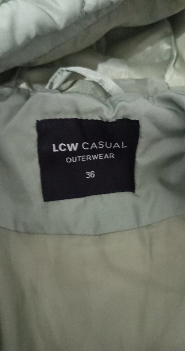 Kapüşonlu Uzun Düğmeli Kadın Kış Montu - Görsel 3