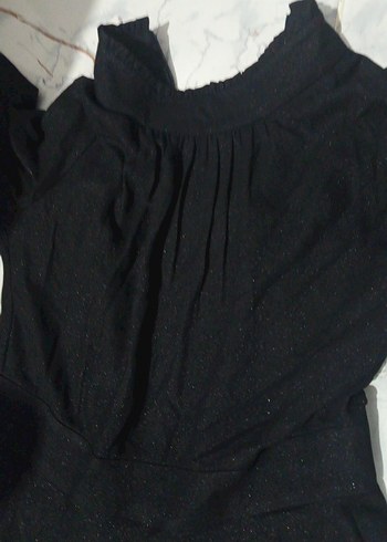 Siyah Keten Uzun Yüksek Yakalı Fırfırlı Elbise - Görsel 2