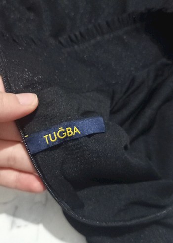 Siyah Keten Uzun Yüksek Yakalı Fırfırlı Elbise - Görsel 3