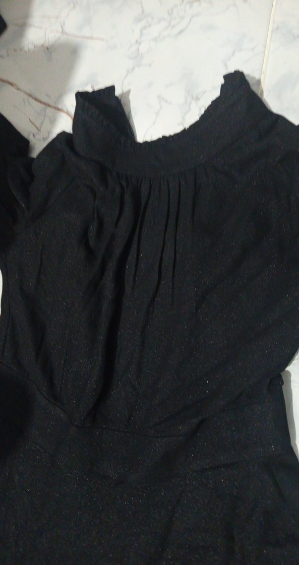 Siyah Keten Uzun Yüksek Yakalı Fırfırlı Elbise - Görsel 2