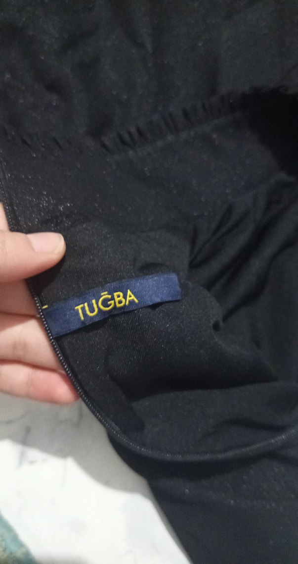 Siyah Keten Uzun Yüksek Yakalı Fırfırlı Elbise - Görsel 3