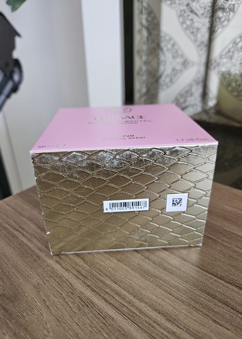 Beden Renk Versace Bright Crystal Kadın Parfümü 50 ml