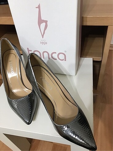 Tanca metalik gri stiletto